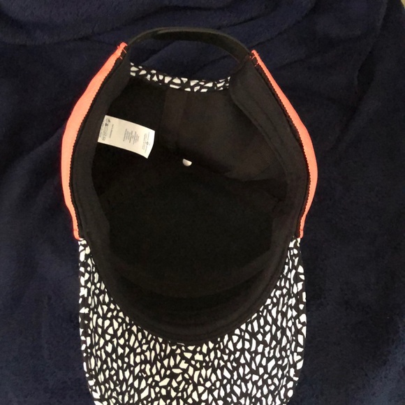 Lululemon hat - Picture 3 of 3